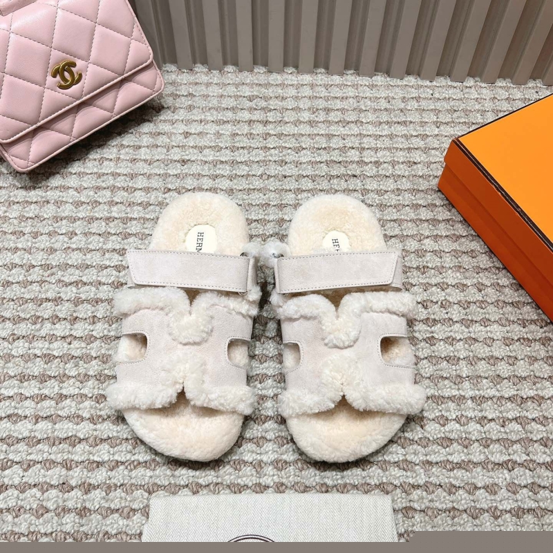 H**mes slippers